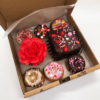Caja regalo donitas x6 + brownie + cupcake rosa